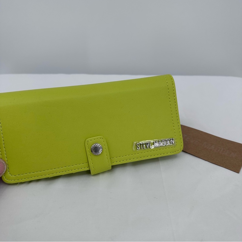 Steve Madden Ballen Foldover Wallet in Cyber Green H